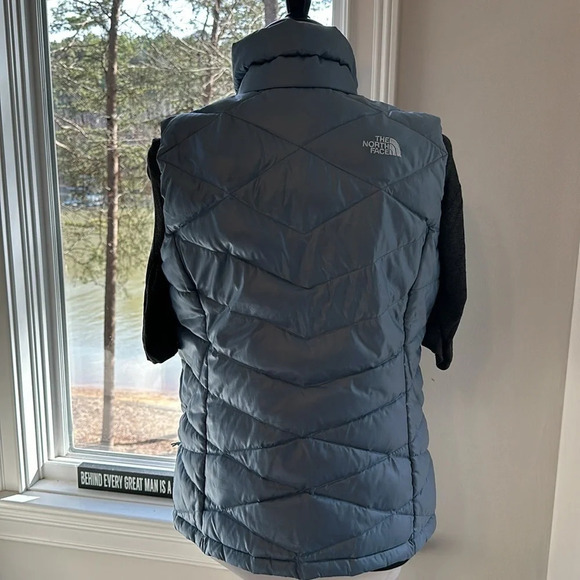 The NorthFace 550 Down Vest, Size Small, EEUC - Picture 5 of 9